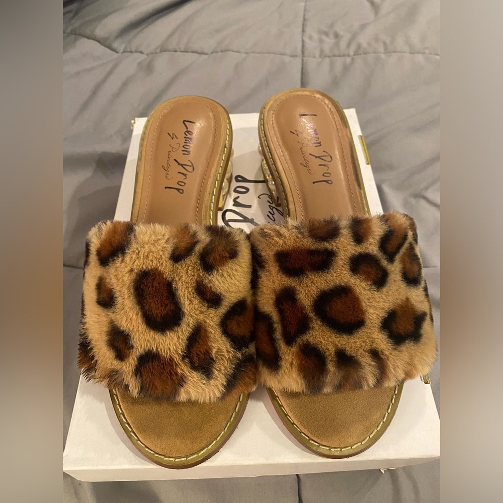 Lemon drop by Privileged Leopard Fur Slip on Sandals size 9